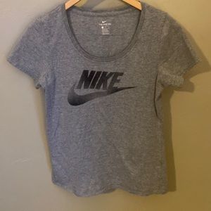 Used, good condition Women’s Nike Athletic Cut T-Shirt, size Small